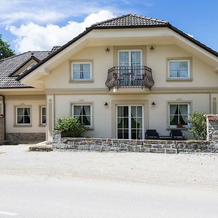 Guesthouse & Apartments Pri Stani Zerovnica Bagian luar foto