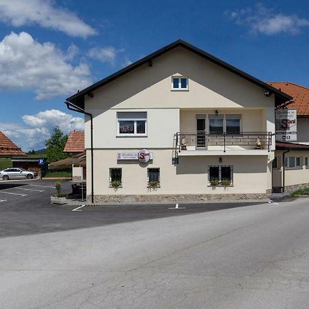 Guesthouse & Apartments Pri Stani Zerovnica Bagian luar foto