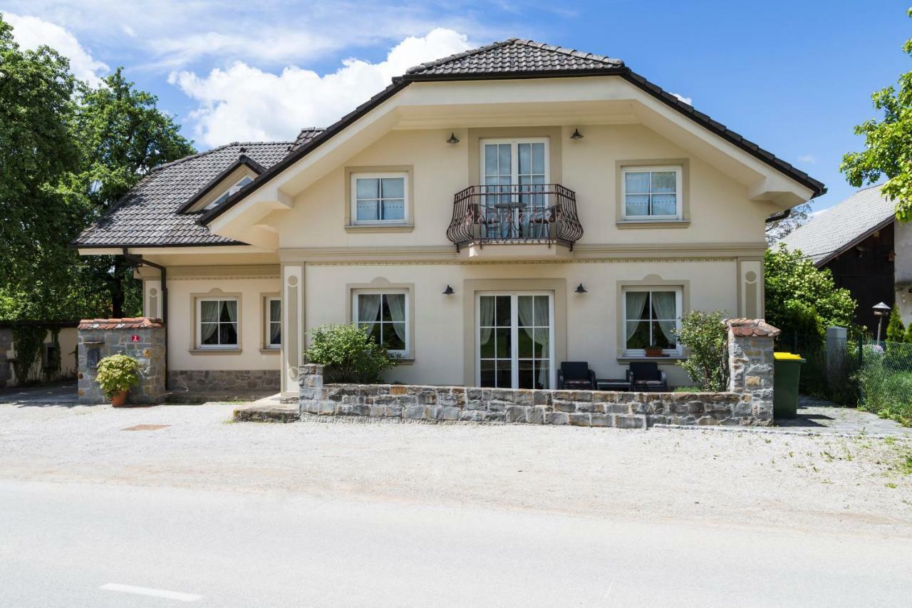 Guesthouse & Apartments Pri Stani Zerovnica Bagian luar foto