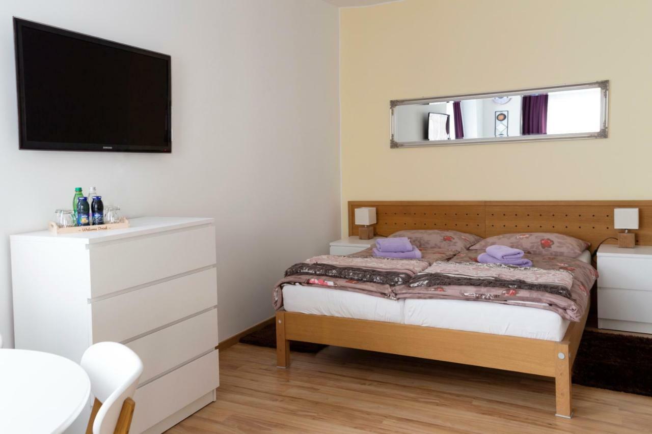 Guesthouse & Apartments Pri Stani Zerovnica Bagian luar foto