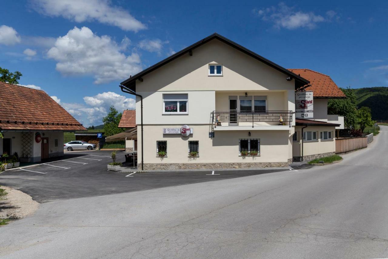 Guesthouse & Apartments Pri Stani Zerovnica Bagian luar foto