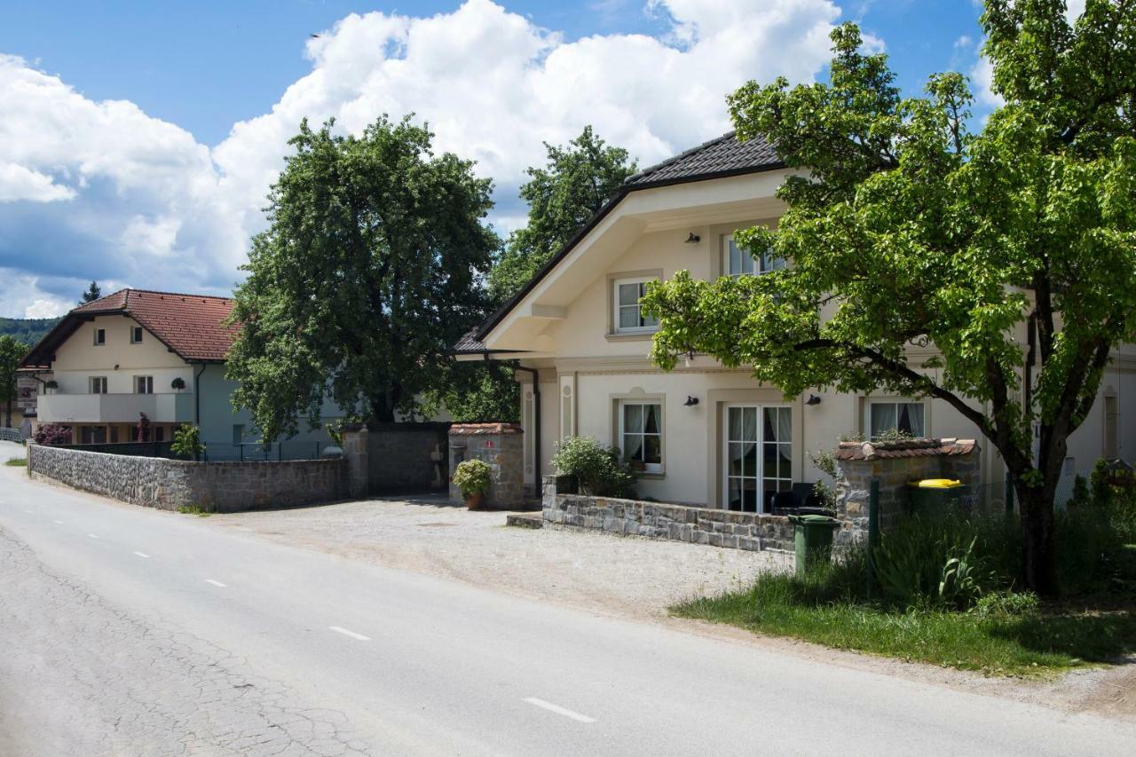 Guesthouse & Apartments Pri Stani Zerovnica Bagian luar foto